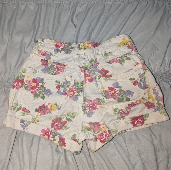 Bullhead Floral Shorts - Picture 3 of 4